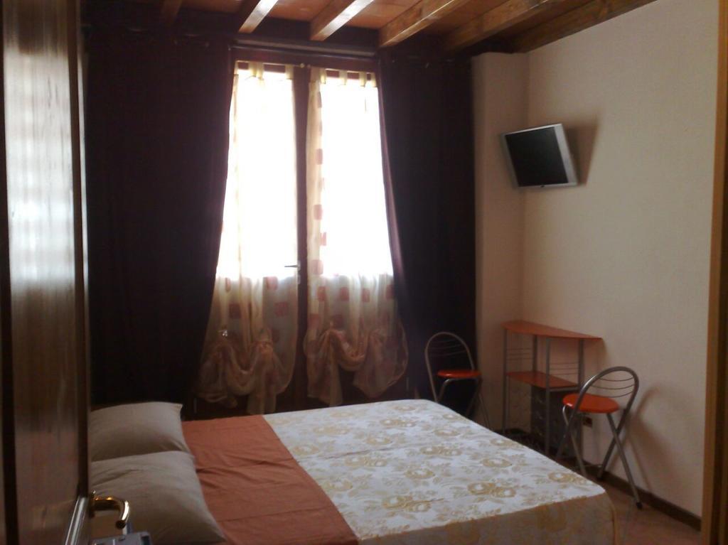 Via Toscana House Parma Zimmer foto